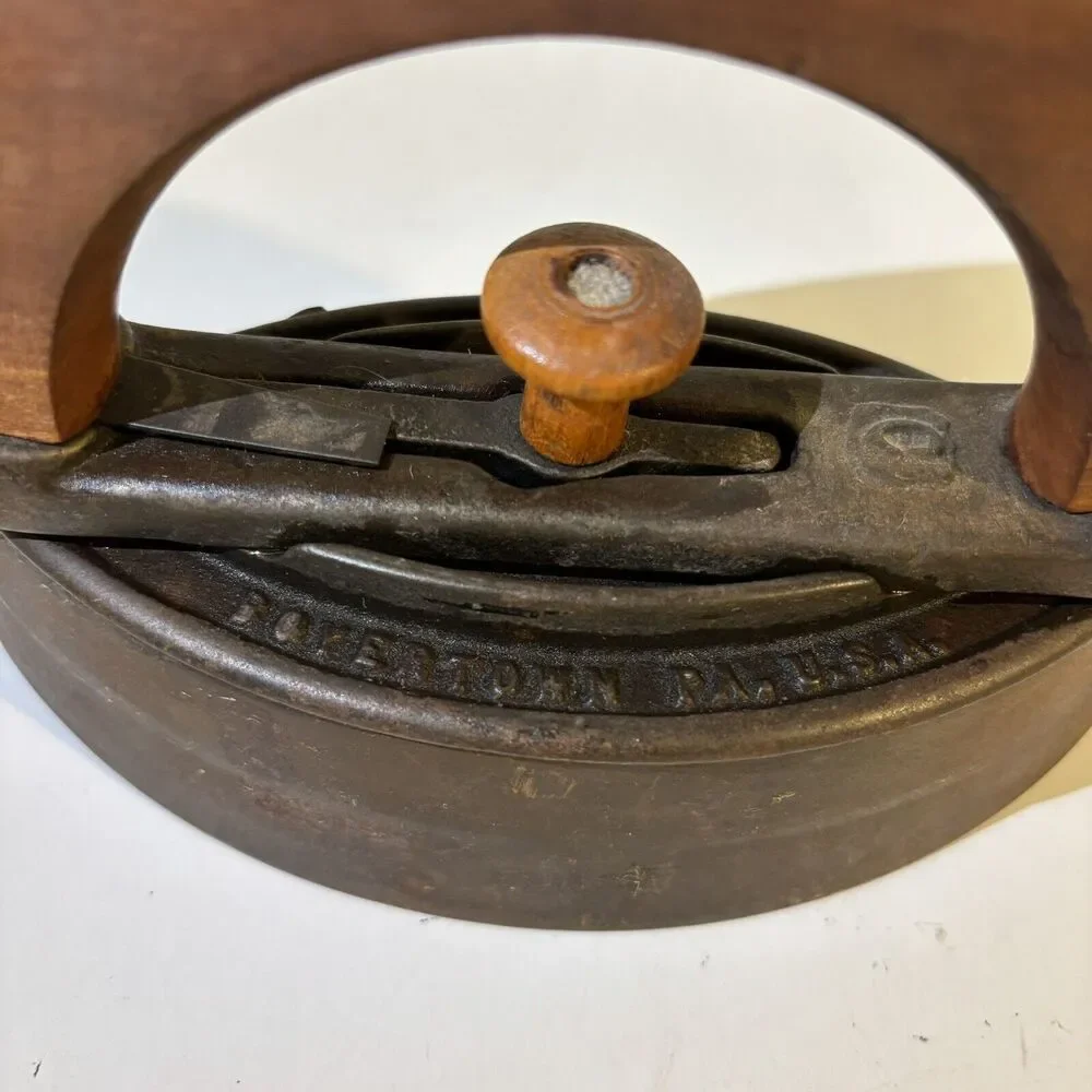 Colebrookdale Iron Co. Antique Sad Iron Vintage Clothes Detachable Handle Type C - Picture 2 of 12